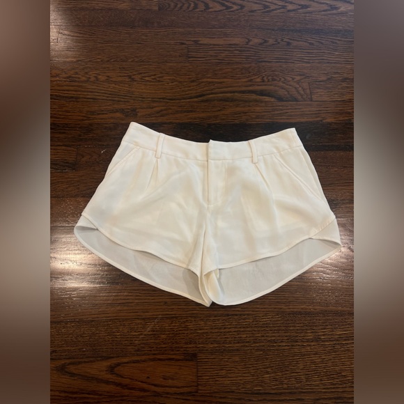 Alice and Olivia cream silk shorts - Picture 1 of 4